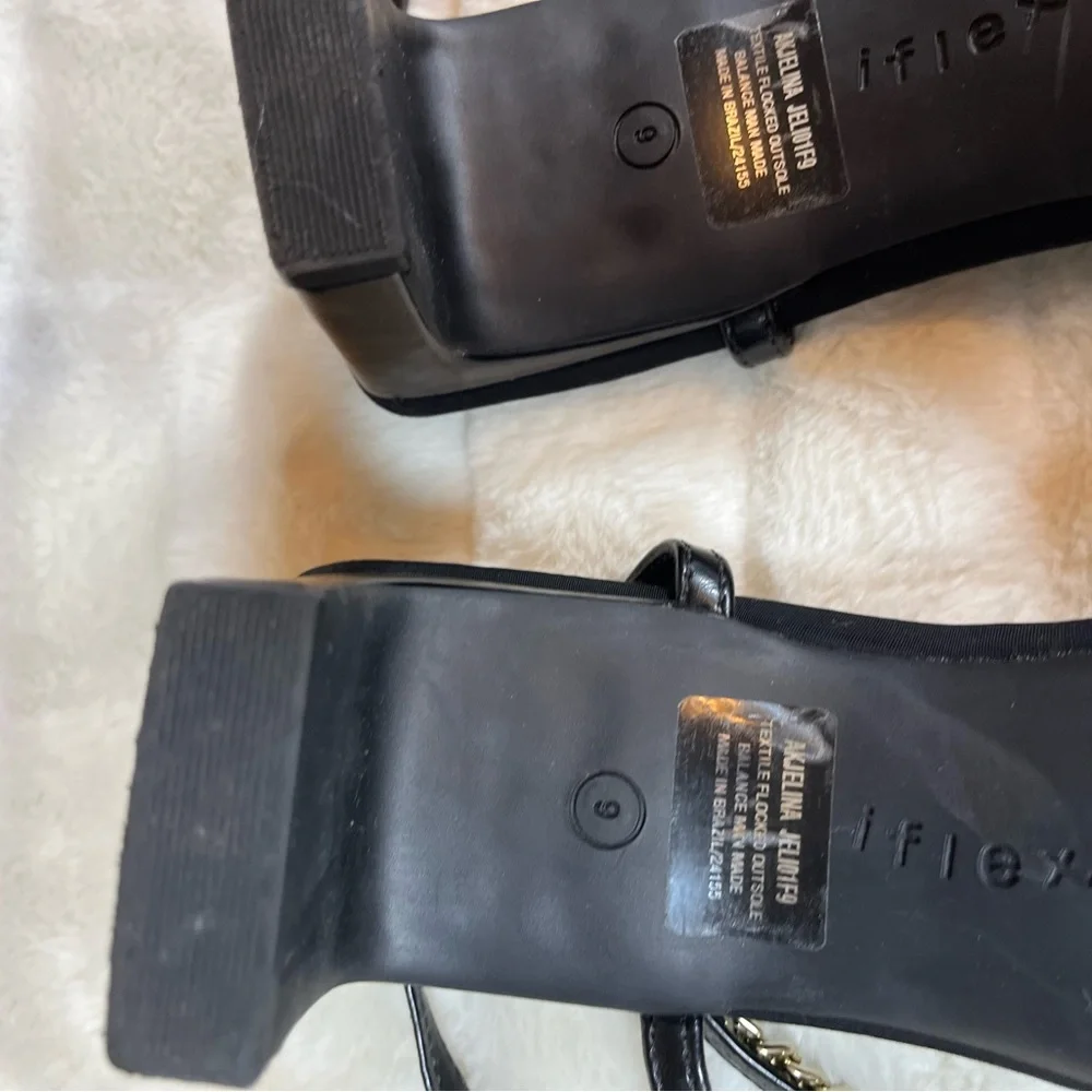 Anne Klein W9 iFlex Jelina Square Toe Summer Fall Chain Accent Black Gold Heels